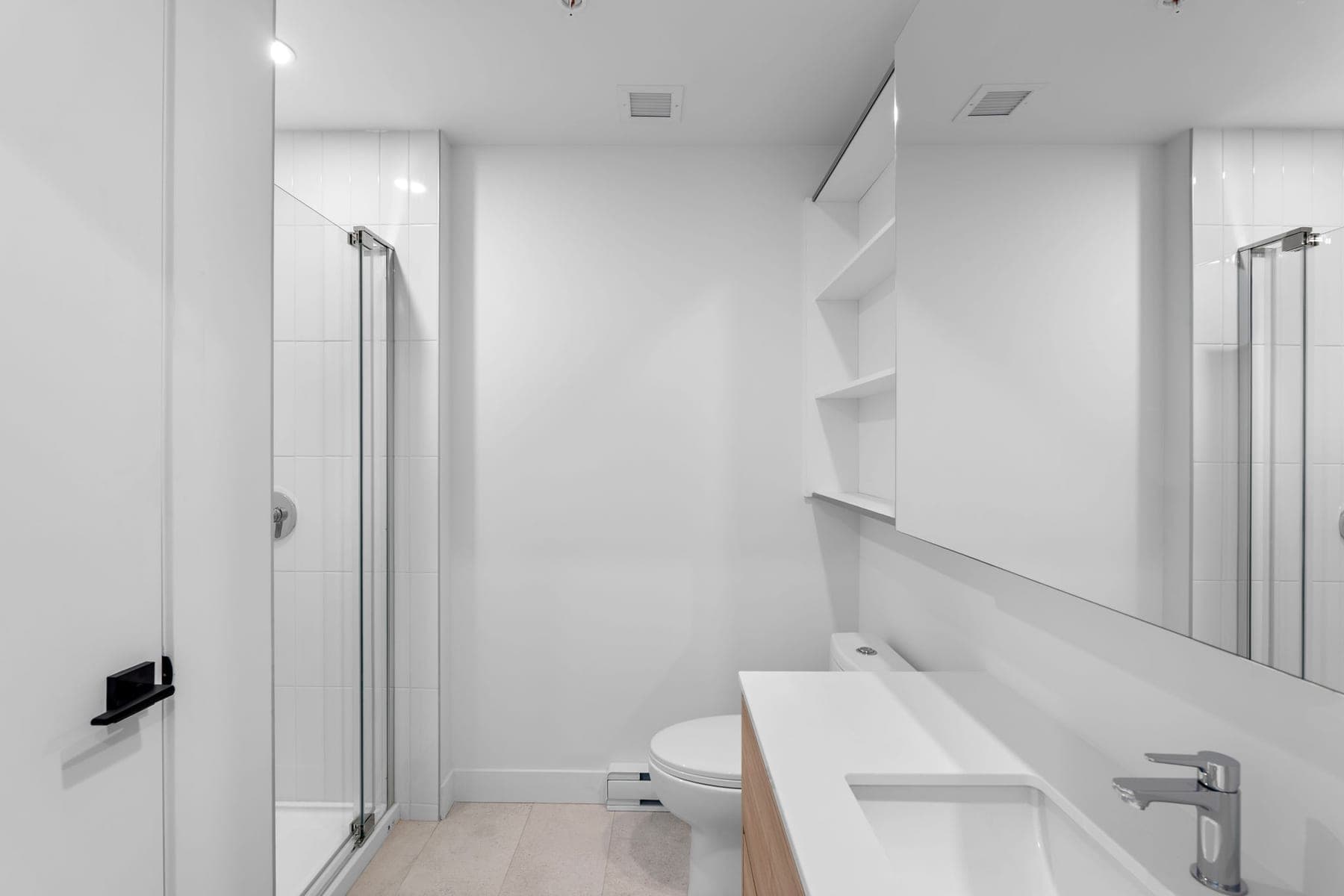 Salle de bain de condo, intérieur HDR
