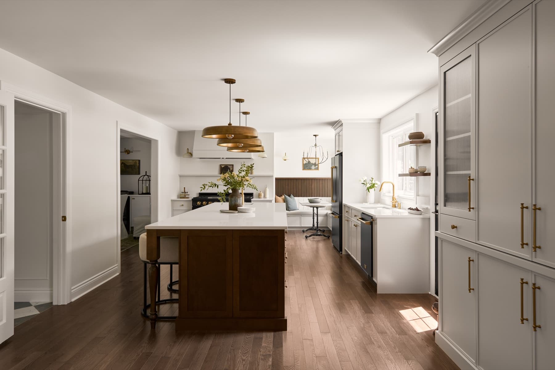 Cuisine, vue d’ensemble, intérieur HDR